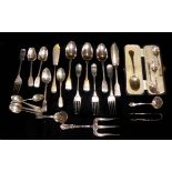 A COLLECTION OF VICTORIAN AND LATER SILVER FLATWARE Including a caddy spoon, hallmarked London, 1832