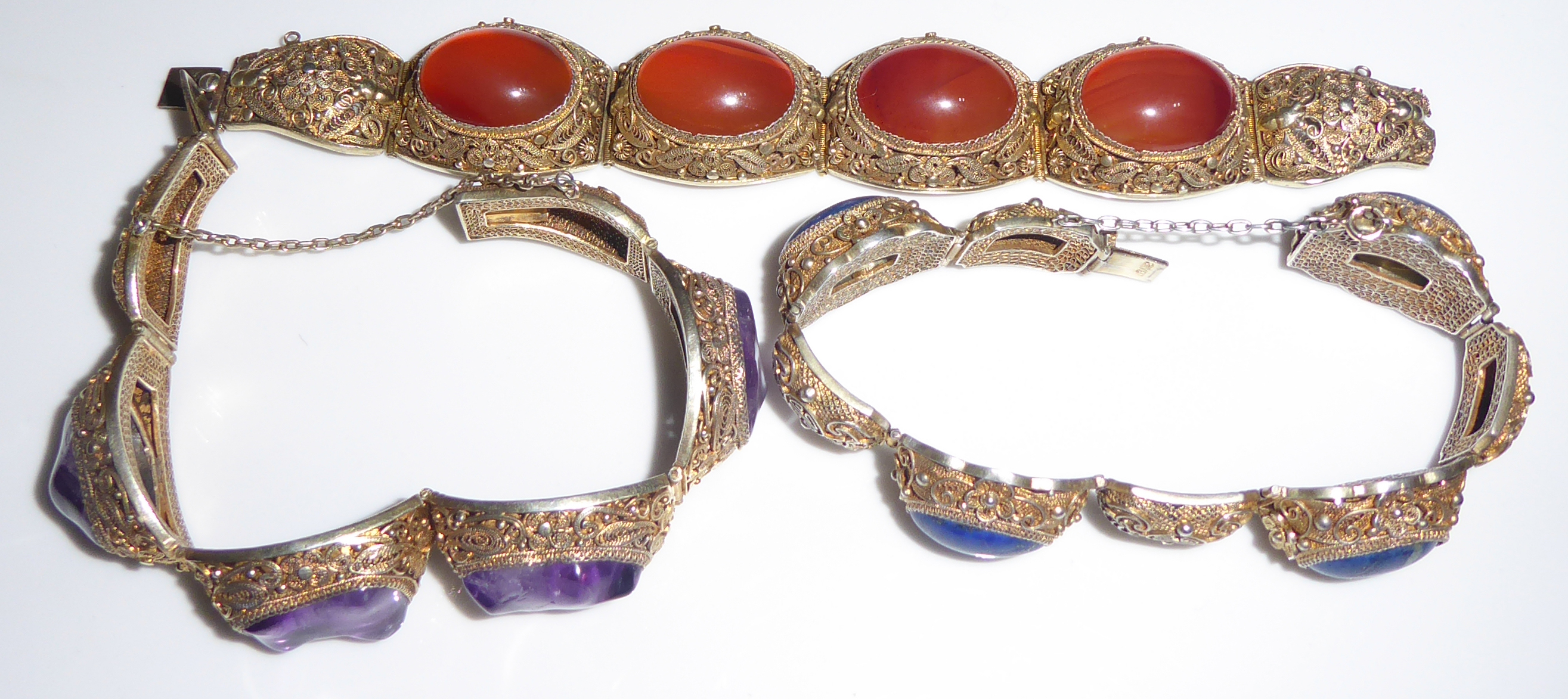 A COLLECTION OF THREE VINTAGE CHINESE SILVER GILT AND GEM SET BRACELETS Having amethyst, amber and - Image 3 of 6