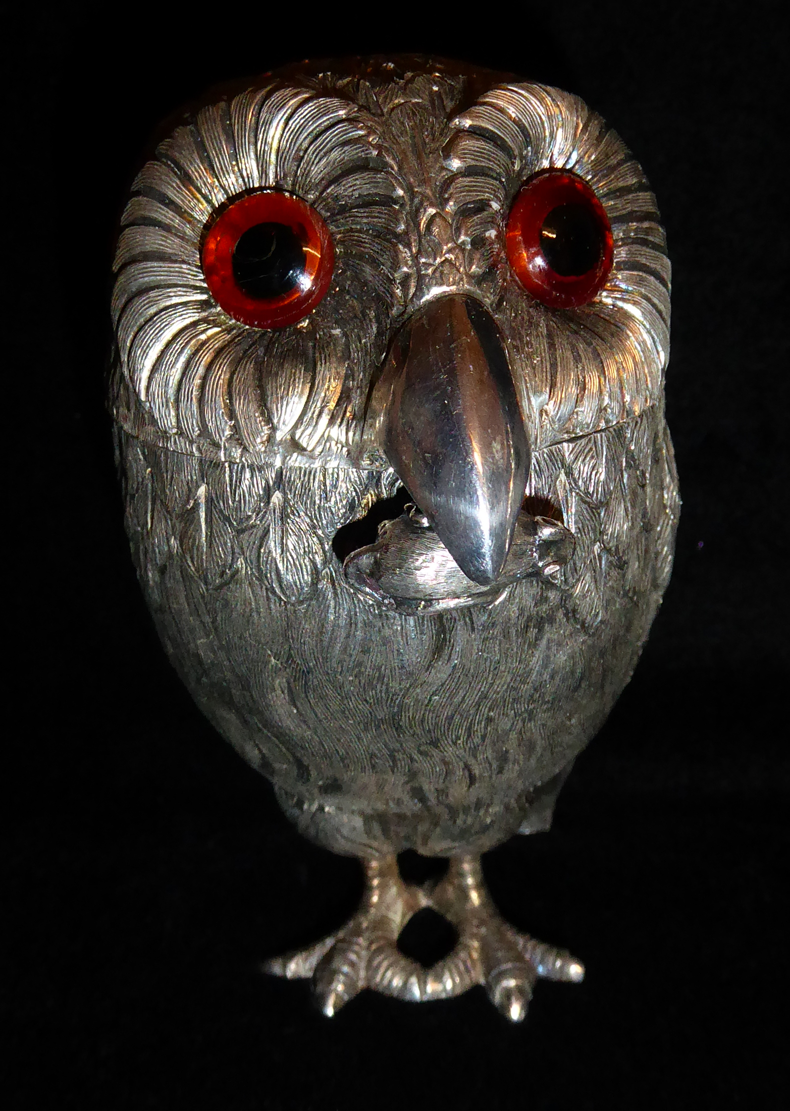 A 20TH CENTURY NOVELTY SILVER OWL AND MOUSE MUSTARD POT Engraved hinged body set with amber glass - Image 2 of 8