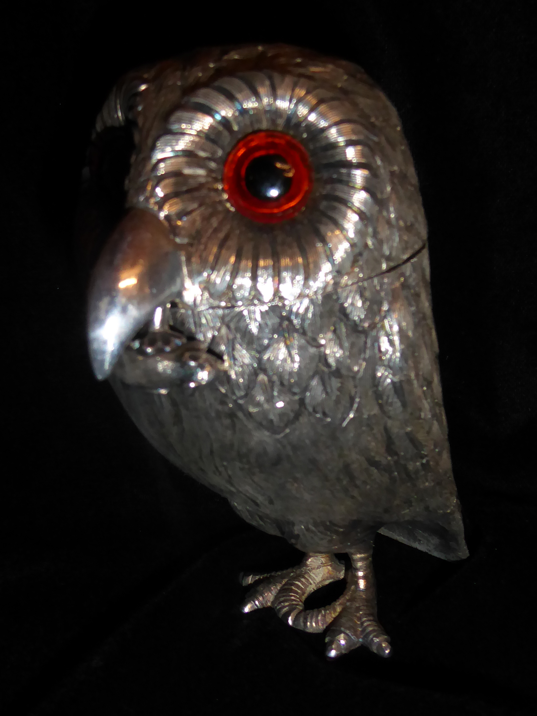A 20TH CENTURY NOVELTY SILVER OWL AND MOUSE MUSTARD POT Engraved hinged body set with amber glass - Image 4 of 8