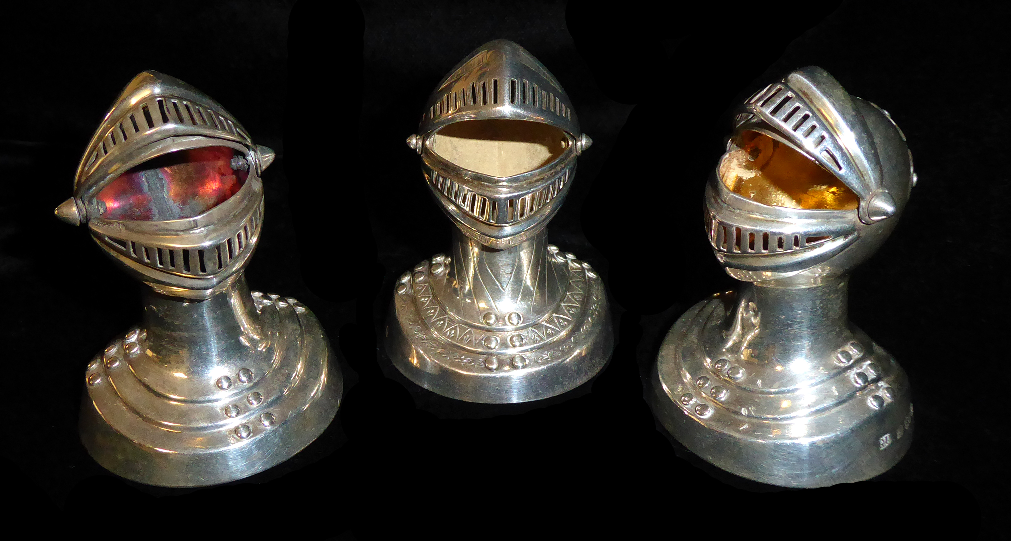 GEORGE UNITE, A COLLECTION OF THREE VICTORIAN AND LATER NOVELTY SILVER PEPPER POTS Modelled as a - Image 3 of 6