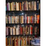 A COLLECTION OF MAINLY 20TH CENTURY LITERATURE, ART AND HISTORY BOOKS.