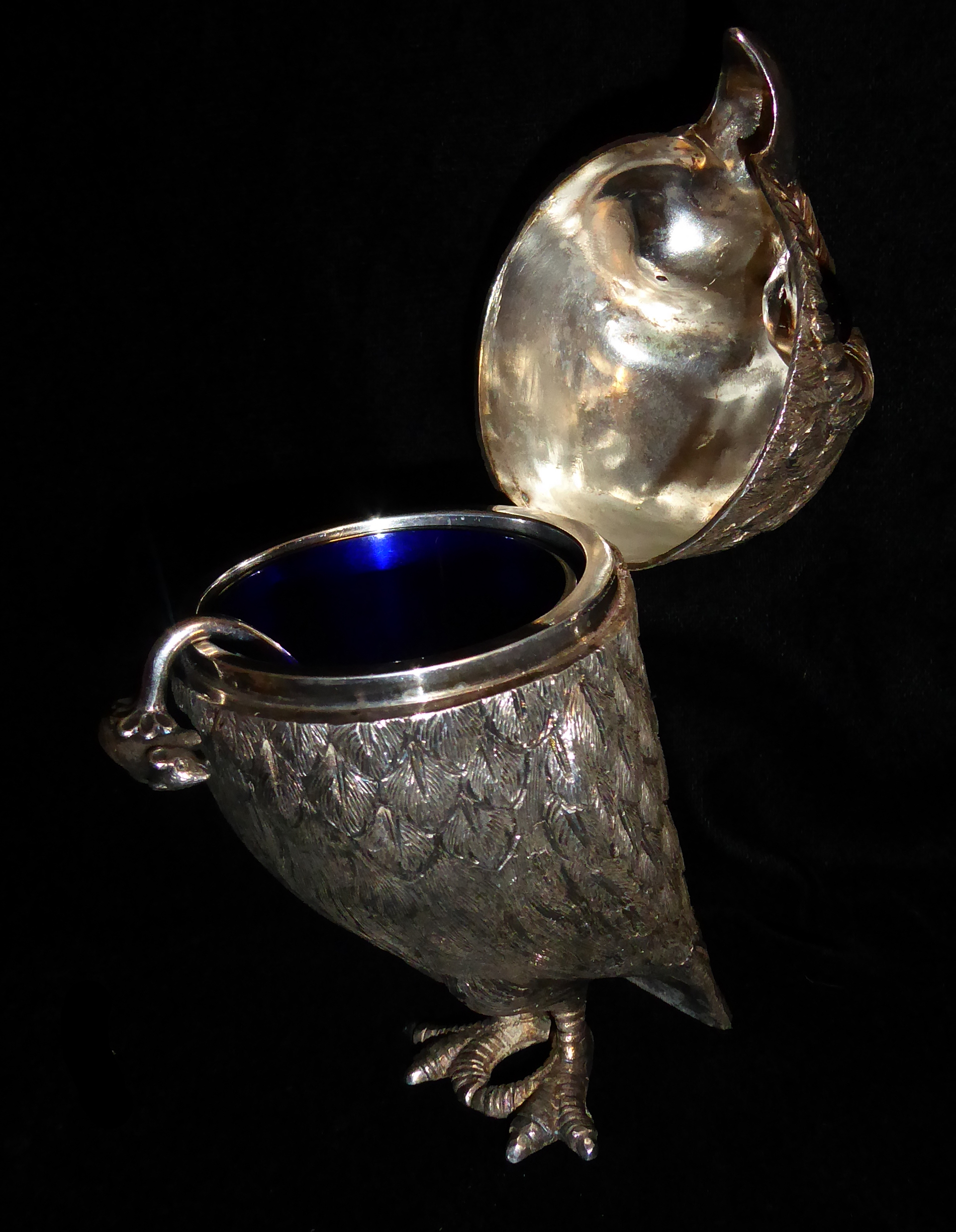 A 20TH CENTURY NOVELTY SILVER OWL AND MOUSE MUSTARD POT Engraved hinged body set with amber glass - Image 7 of 8