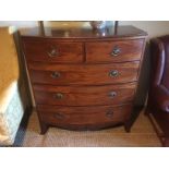 A GEORGIAN FLAMED MAHOGANY BOW FRONTED CHEST OF DRAWERS Having an arrangement on two short over