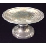 A GEORGIAN IRISH CIRCULAR SILVER TAZZA Hallmarked William Nolan, Dublin, 1821. (approx 18cm)