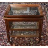AN EARLY 20TH CENTURY DISPLAY CASE DRINK'S TROLLY WITH TRAY TOP.