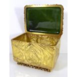 IN THE MANNER OF FABERGE A 20TH CENTURY SAMORODOK 9CT GOLD AND NEPHRITE JADE RECTANGULAR CASKET With