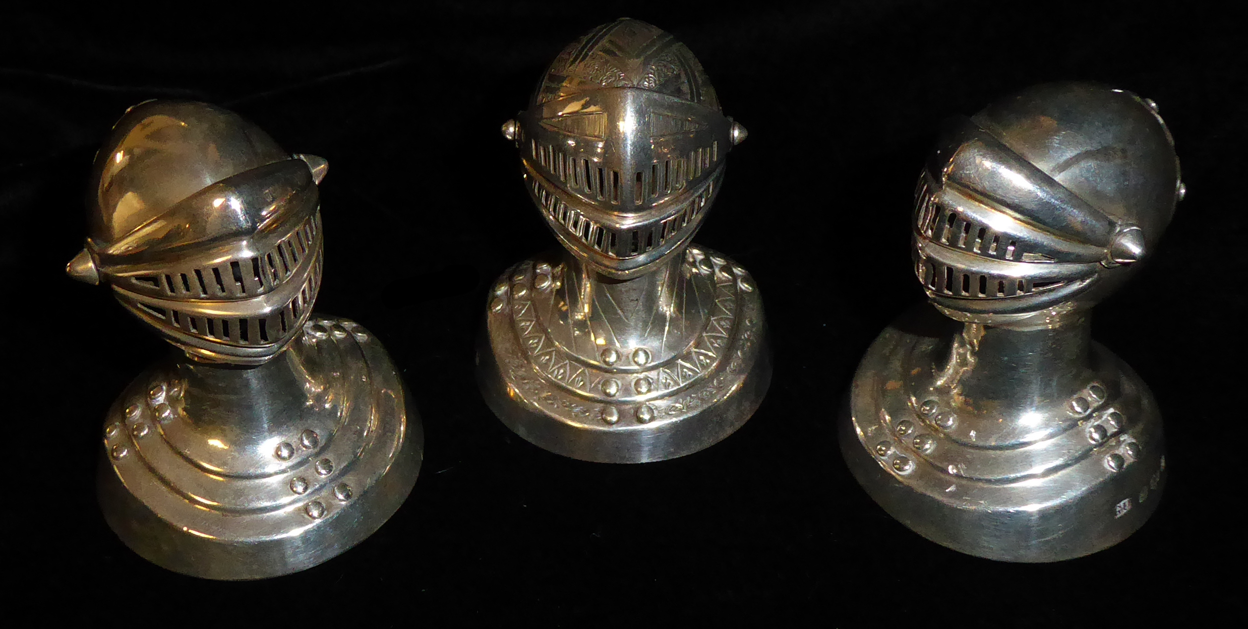 GEORGE UNITE, A COLLECTION OF THREE VICTORIAN AND LATER NOVELTY SILVER PEPPER POTS Modelled as a - Image 2 of 6