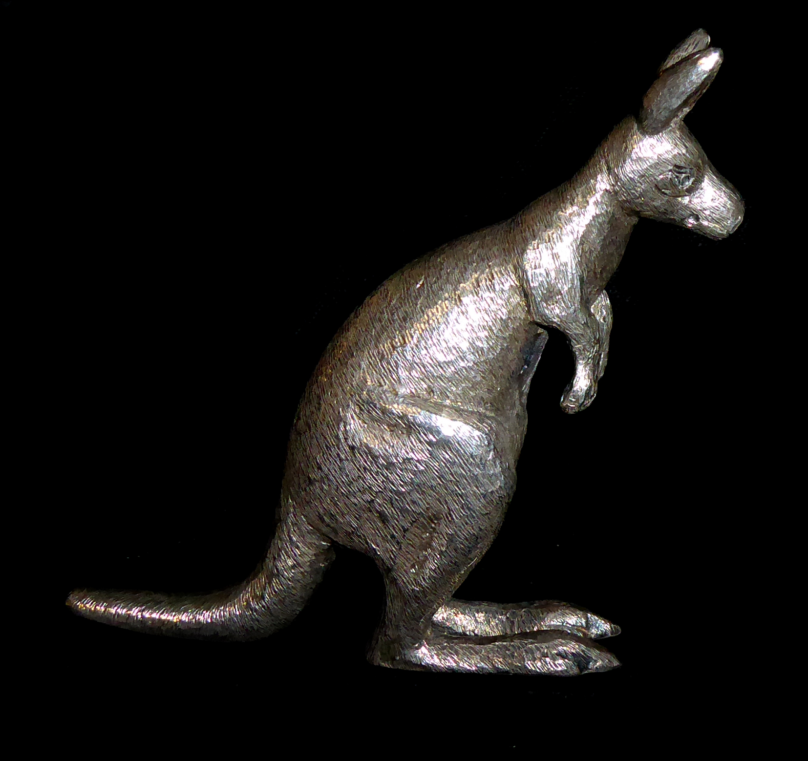 A LATE 19TH/EARLY 20TH CENTURY AUSTRALIAN SILVER KANGAROO FIGURE Standing pose with fine engraved - Image 2 of 6