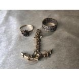 9CT GOLD ITEMS: 1 ANCHOR 2.20G A GARNET RING 1 FANCY BAND (GARNET MISSING AND GEM STONE MISSING)