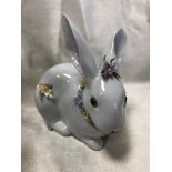 LLADRO SPANISH PORCELAINE ATTENTITIVE BUNNY WITH FLOWERS YEAR 1993 MODEL 6098 GOOD CONDITION