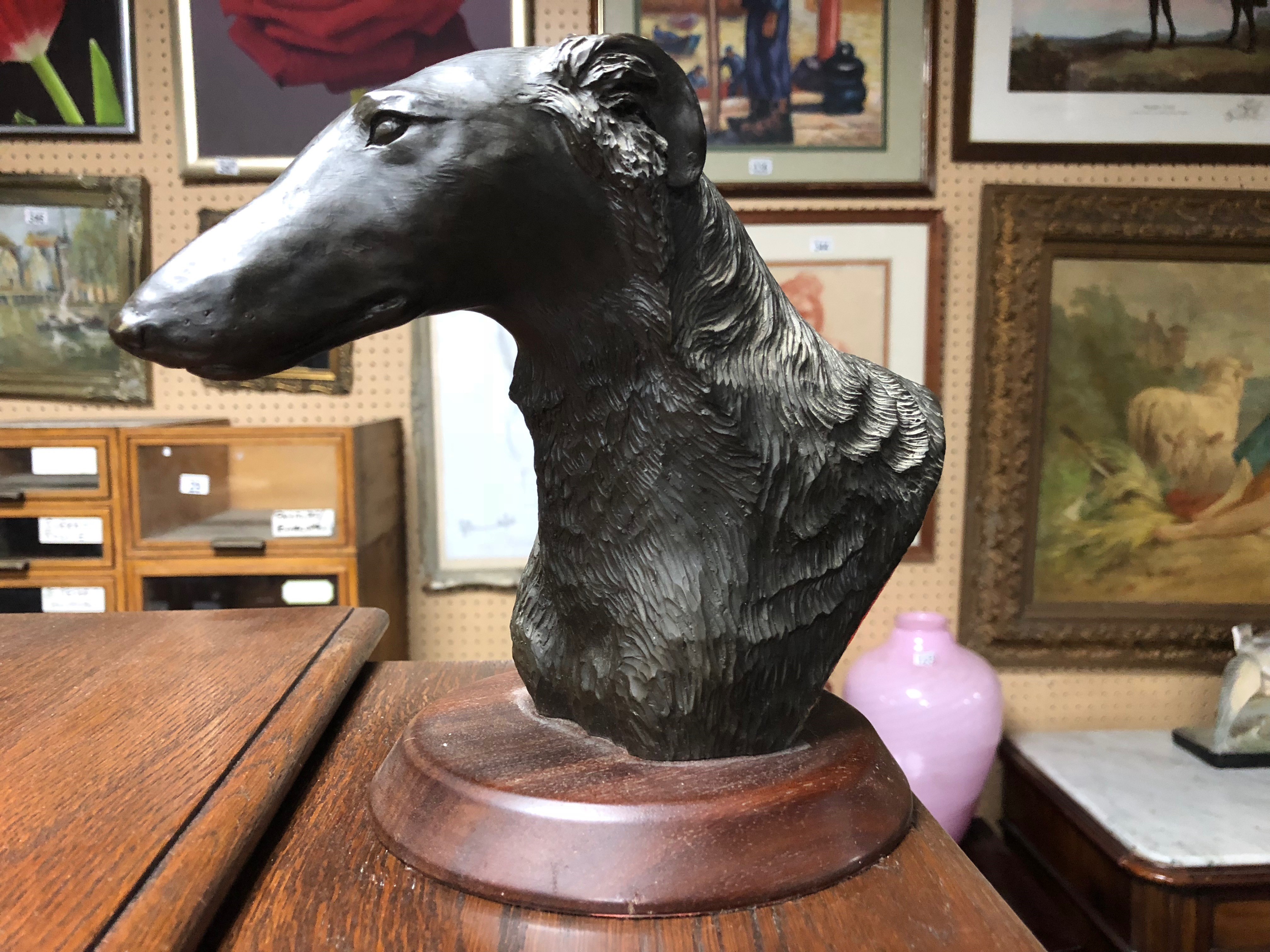 A VALENDALE MODEL BUST OF A BORDER COLLIE IN BRONZE AFFECT SUPPLIED BY CANINE COLLECTIONS 20CM HIGH