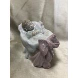 LLADRO SPANISH PORCELAIN ' A NEW TREAURE (GIRL)' YEAR 2002 MODEL 6977 GOOD CONDITION