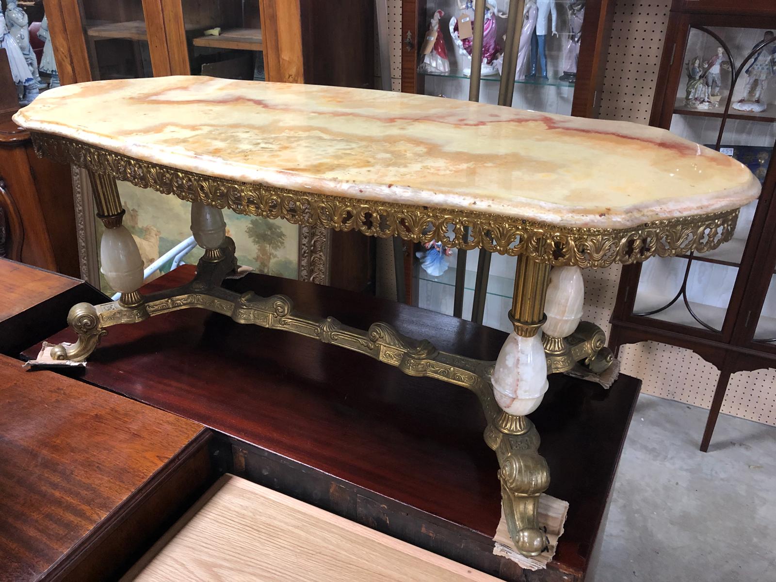 ITALIAN STYLE VINTAGE ONYX TOP COFFEE TABLE WITH ELABORATE SCROLL FEET, ON BRASS BASE