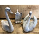 LLADRO PAIR OF SWANS AND A SCROLL