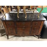 CHEST OF DRAWERS WITH OLIVEWOOD ROSEWOOD AND EBONY INLAY AND FOSSIL MARBLE TOP, DROP HANDLES AND