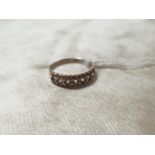 A WHITE AND YELLOW METAL RING WITH PASTE STONES WEIGHT 1.86G SIZE L
