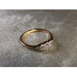 AN 18CT GOLD AND PLATINUM RING, DIAMONDS SET IS PLATINUM RING SIZE R