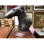 A VALENDALE MODEL BUST OF A BORDER COLLIE IN BRONZE AFFECT SUPPLIED BY CANINE COLLECTIONS 20CM HIGH