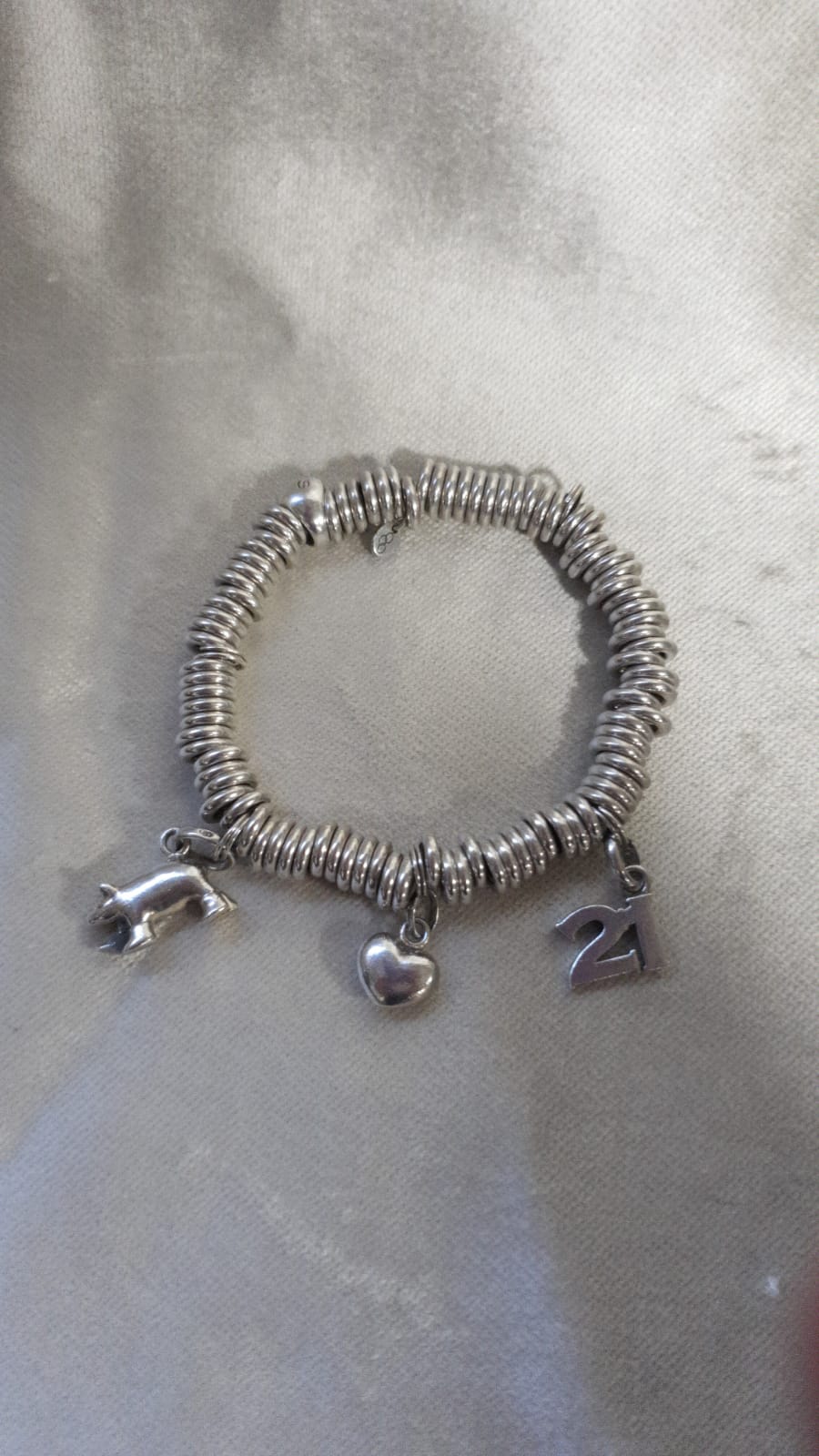 A LINKS OF LONDON SWEETIE BRACELET WITH 3 CHARMS COMES WITH ORIGINAL BOX