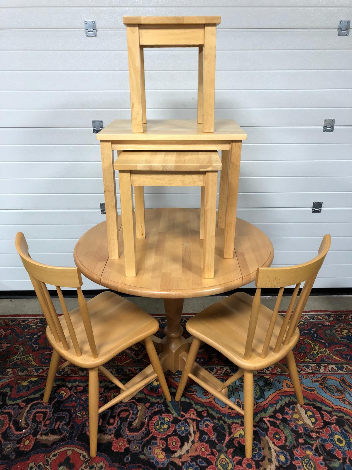 MODERN LIGHT OAK COLOUR PEDESTAL LEG DROP LEAF BREAKFAST TABLE WITH MATCHING STICK BACK CHAIRS. TO