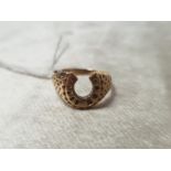 A 9CT GOLD RING HAVING A HORSESHOE DESIGN WEIGHT 2.07GM RING SIZE N