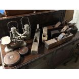 JOB LOT OF 5 ANTIQUE BOX PLANES 2 X SURVEYOR TAPES, 2 OIL LAMPS AND 1 SET OF SCALES