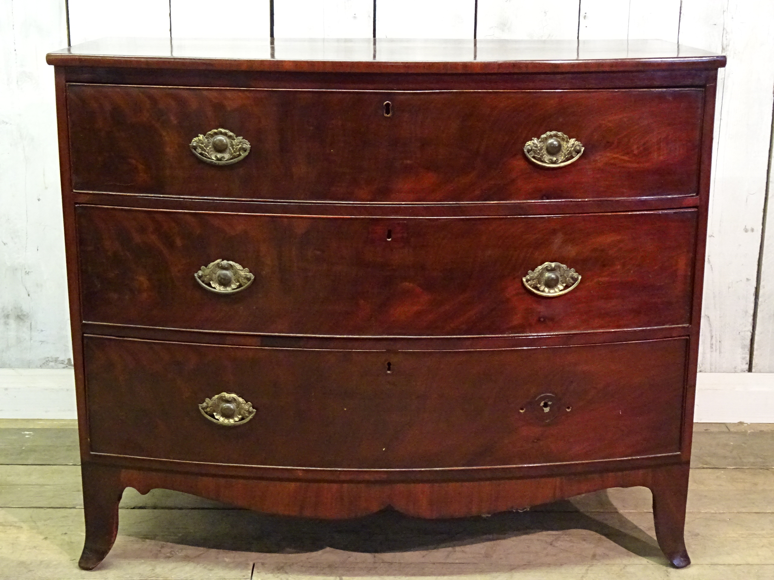 VICTORIAN MAHOGANY BOW FRONTED CHEST OF DRAWERS