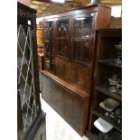 ANTIQUE STYLE FLAME MAHOGANY DRINKS / DISPLAY CABINET WITH DECORATIVE INLAY AND ETCHED GLASS DOORS