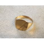 A 9CT GOLD RING SQUARE SHAPE SIGNET RING WITH HALF PATTERN ON THE TOP SIZE N WEIGHT 1.8G