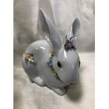 LLADRO SPANISH PORCELAINE ATTENTITIVE BUNNY WITH FLOWERS YEAR 1993 MODEL 6098 GOOD CONDITION BOXED