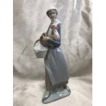 LLADRO SPANISH PORCELAINE 'EGG LADY' YEAR 1977 GOOD CONDITION BOXED