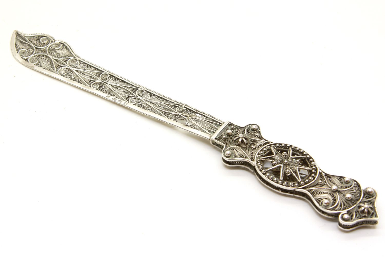 A decorative Continental filigree knife, Maltese with filigree Maltese cross to the handle, with 917