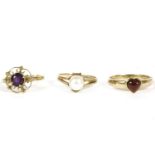 A 9ct gold single stone cultured pearl ring, a 9ct gold single stone heart shaped garnet cabochon