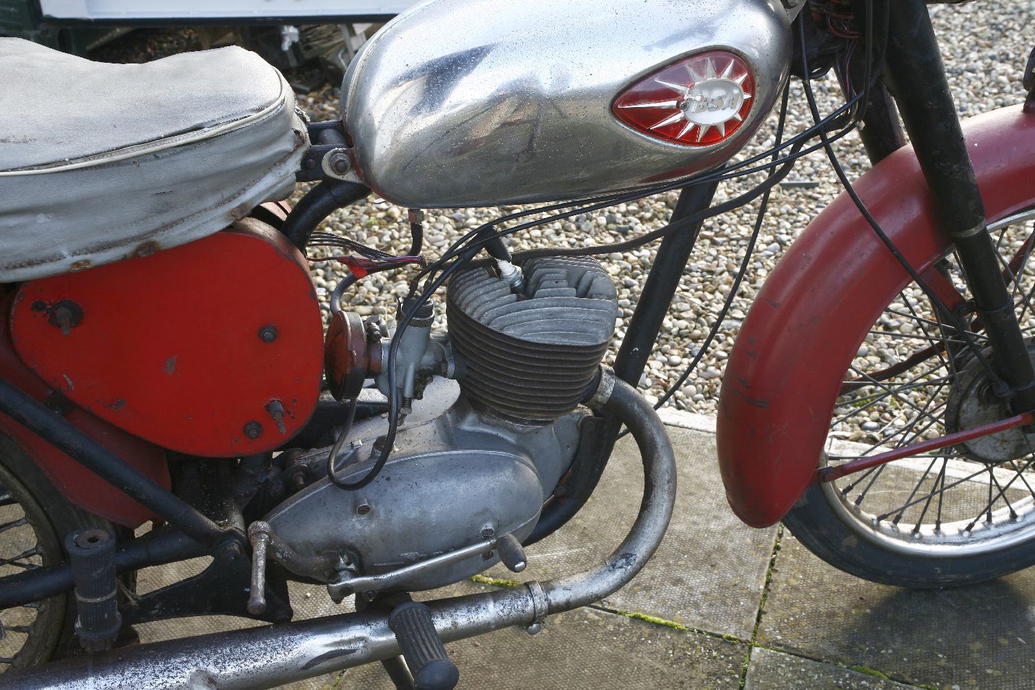 BSA Bantam D7 175 (believed to be 1961) motorcycle,registration number THV 872, no papers, missing - Image 9 of 11