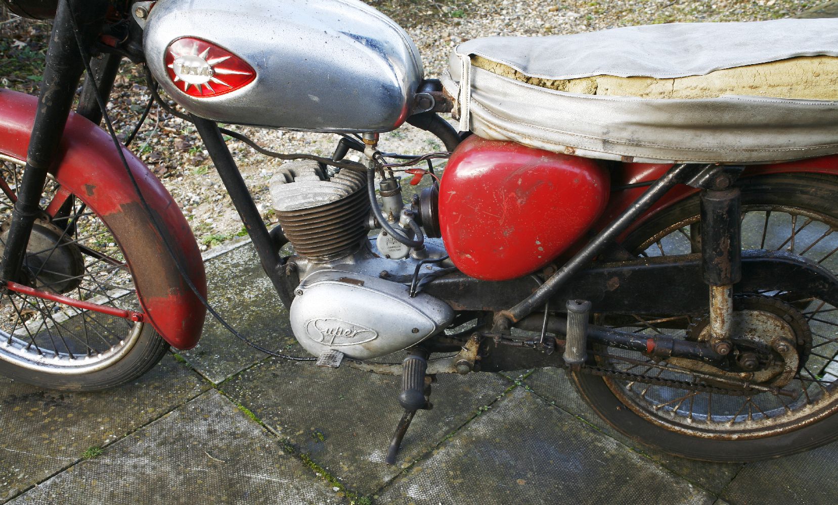 BSA Bantam D7 175 (believed to be 1961) motorcycle,registration number THV 872, no papers, missing - Image 5 of 11