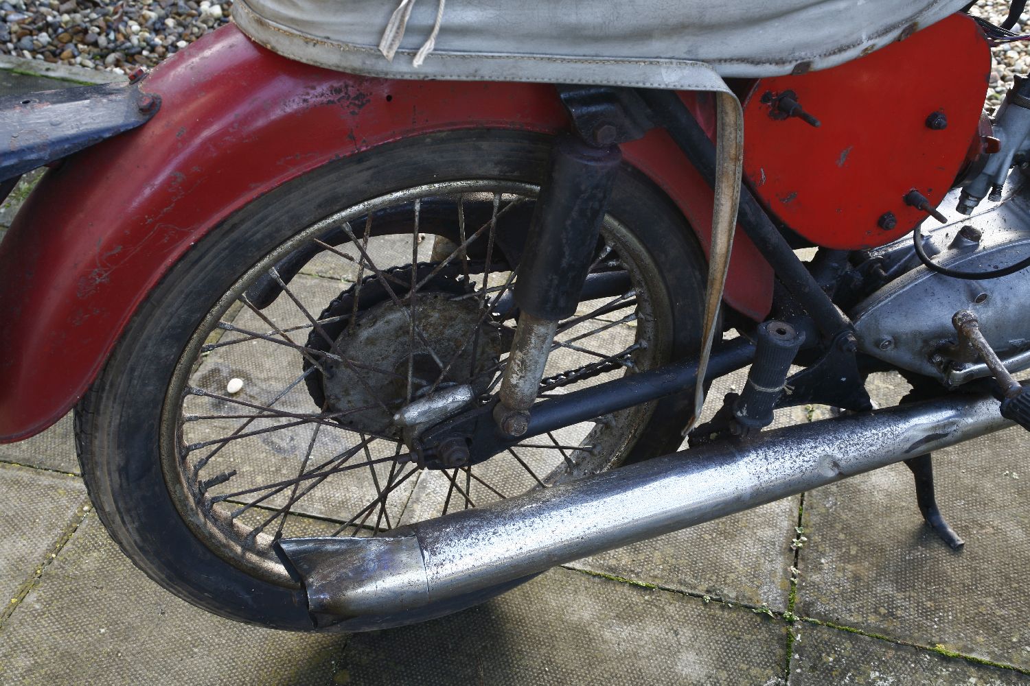 BSA Bantam D7 175 (believed to be 1961) motorcycle,registration number THV 872, no papers, missing - Image 10 of 11