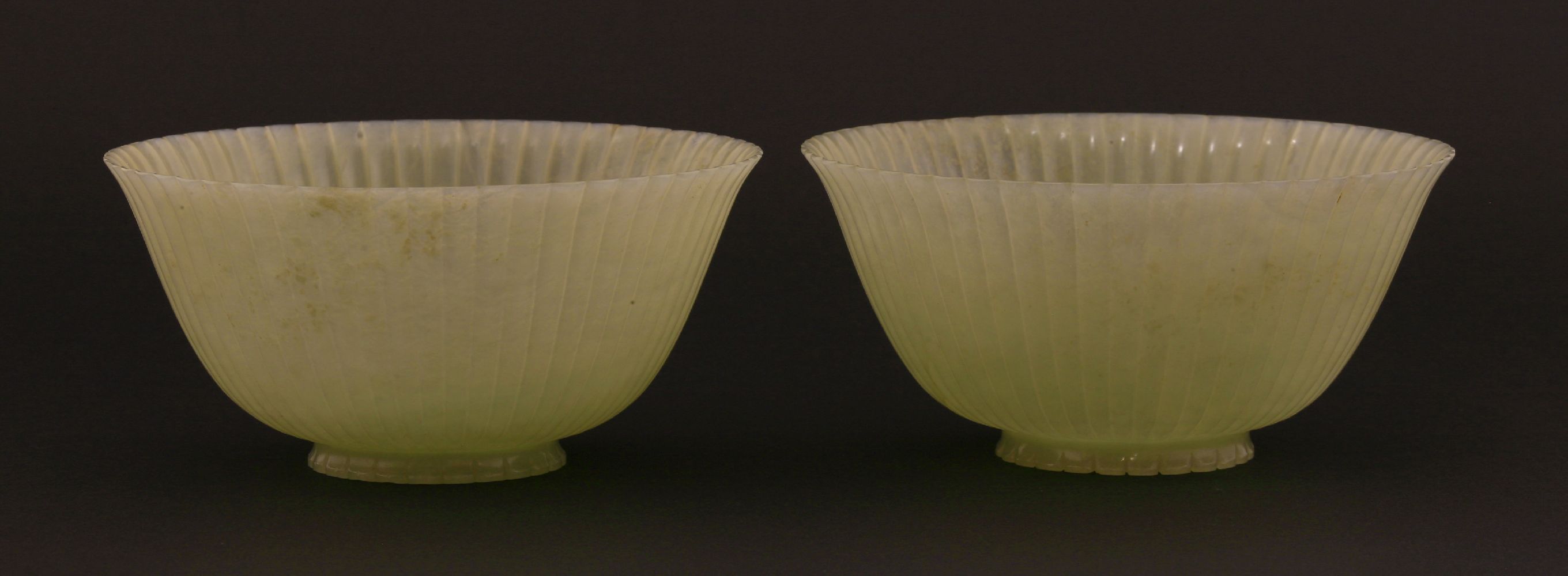 A pair of Chinese pale celadon jade chrysanthemum 'Lindsay' bowls, Jiaqing (1796-1820), each with - Image 9 of 14