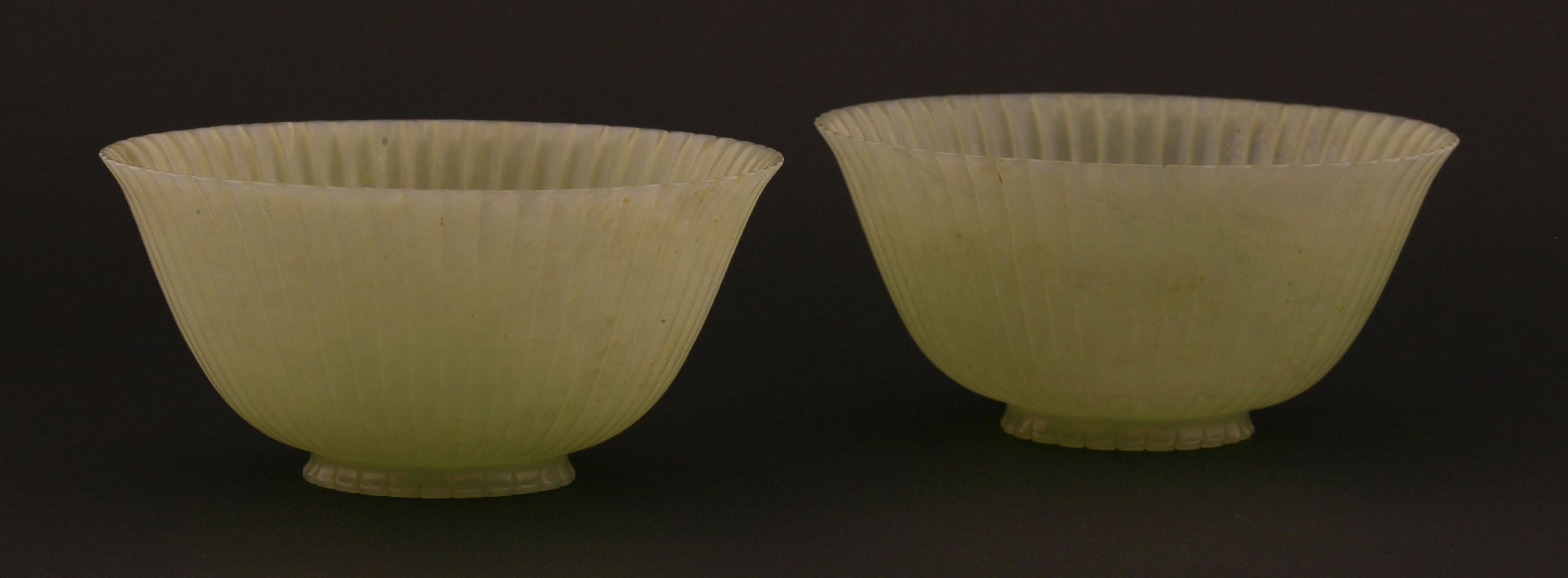 A pair of Chinese pale celadon jade chrysanthemum 'Lindsay' bowls, Jiaqing (1796-1820), each with - Image 7 of 14