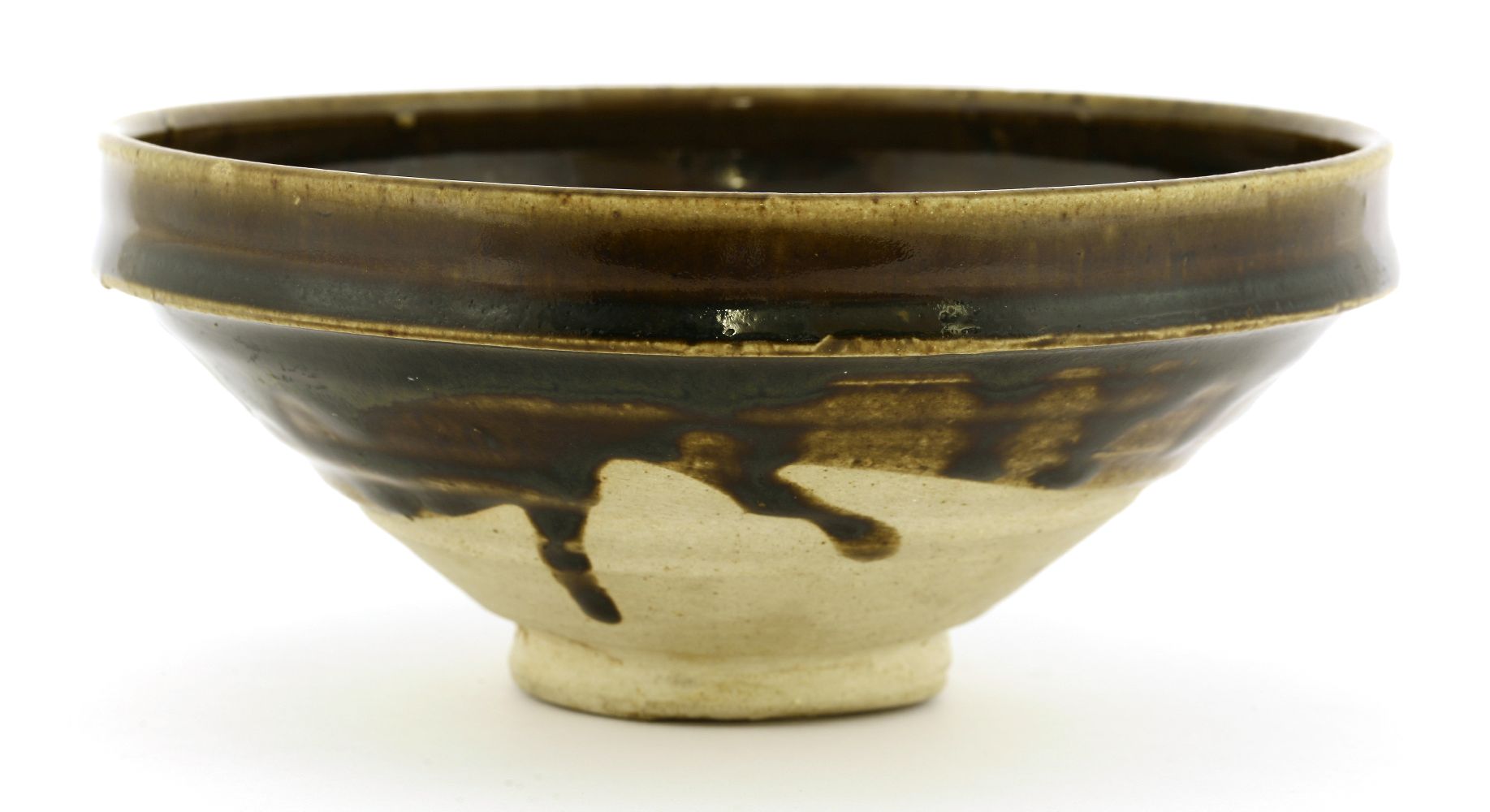 A Chinese Henan kiln black-glazed bowl,Song dynasty, 12th/13th century, of circular form on a