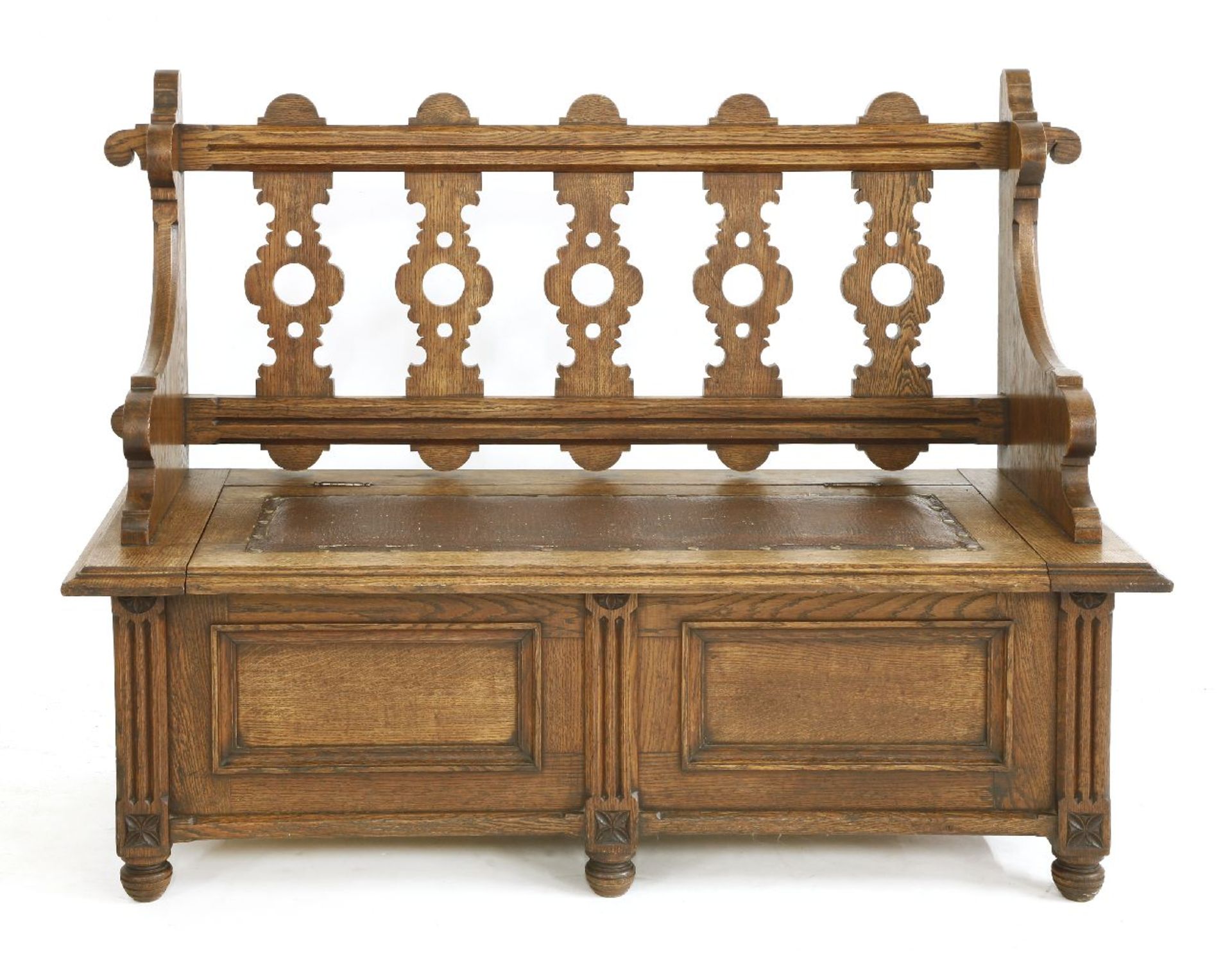 An Arts and Crafts oak hall settle,with a box base and pierced splats,130cm wide60cm deep97cm high