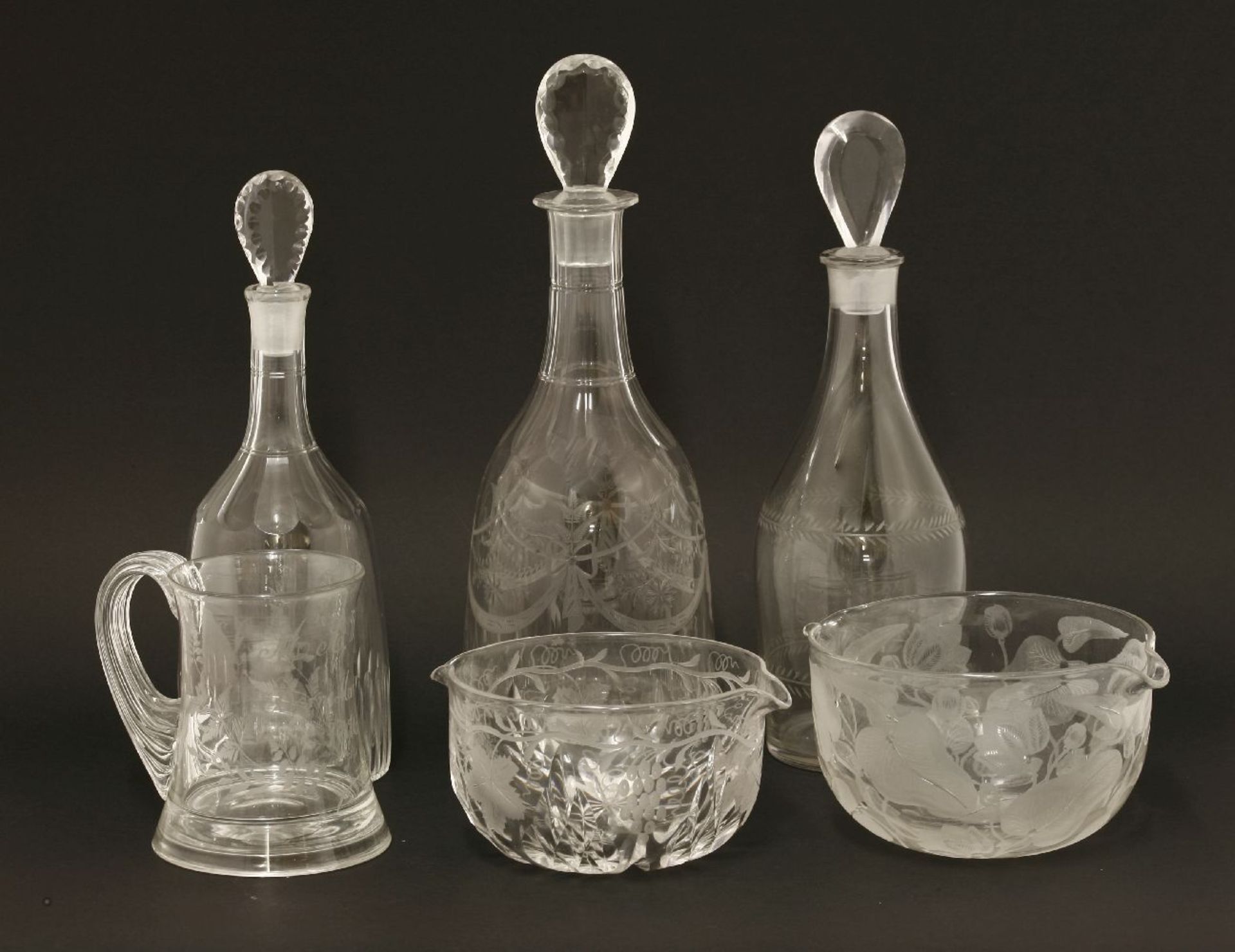 Three mallet-shaped decanters and stoppers,19th century,two rinsers,with engraved decoration, anda