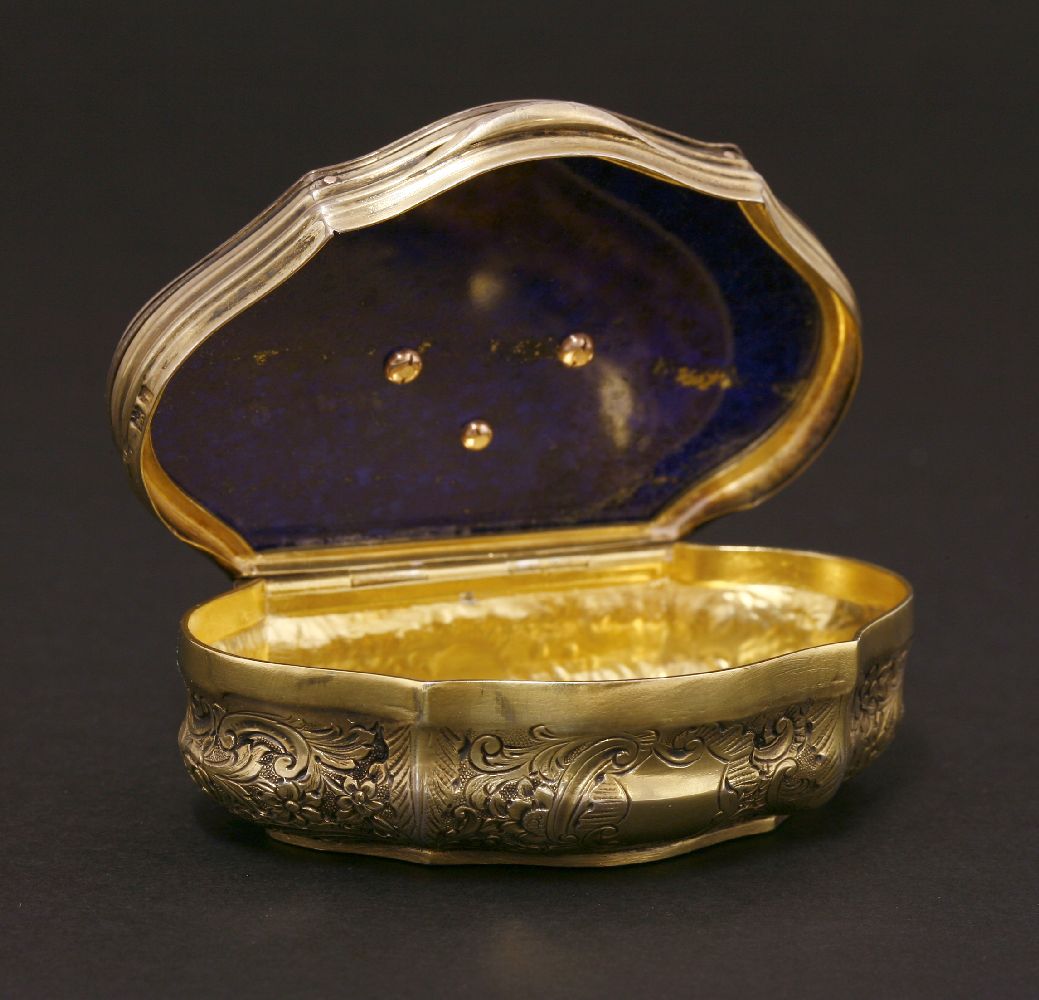 An unusual Edwardian silver gilt lapiz and enamel snuff box,in the mid-18th century style,James S - Image 2 of 2