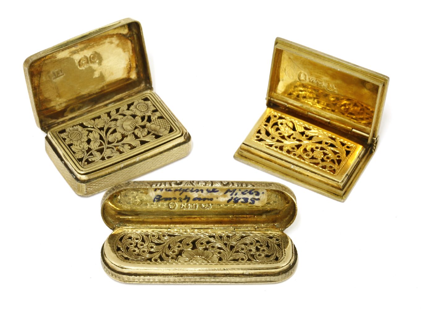 Three silver gilt vinaigrettes,Nathaniel Mills, Birmingham 1835,of 'tooth pick box' shape, with - Bild 2 aus 2