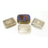 Four silver vinaigrettes,probably Birmingham 1809,silver gilt with a blue and aventurine cover,1.3cm