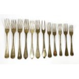 Twelve silver forks, late 17th/early 18th century, four with coats of arms, 15 to 19cm (12)