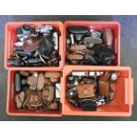 A quantity of vintage cameras, to include a Praktica PL Noval (qty)