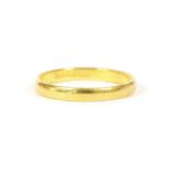 A 22ct gold wedding ring, size R, 2.81g,