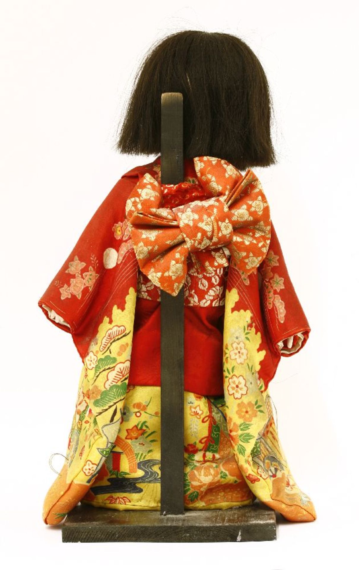 A Japanese 'lchimatsu Ningyo',20th century, a porcelain-headed doll with real hair and silk body, - Bild 2 aus 2