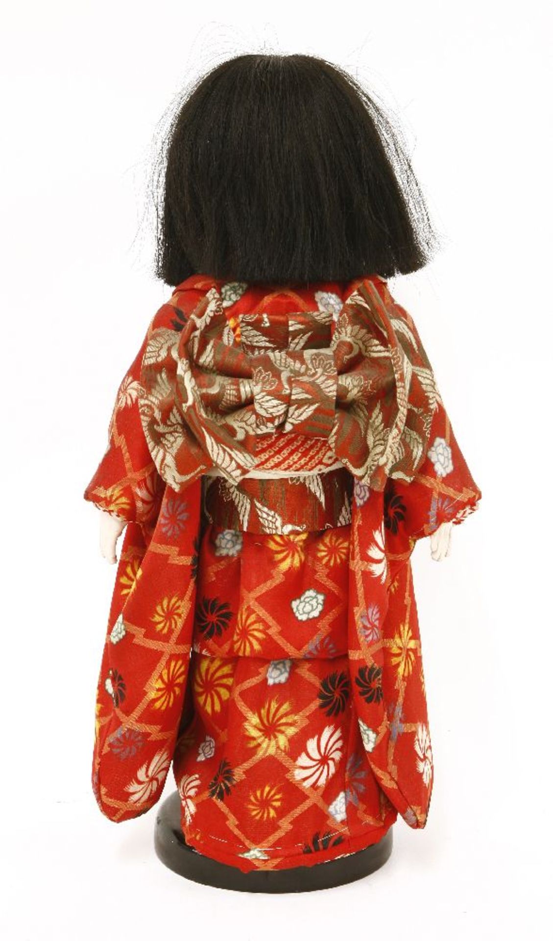 A Japanese 'lchimatsu Ningyo',20th century, a porcelain-headed doll with real hair and silk body, - Bild 2 aus 2